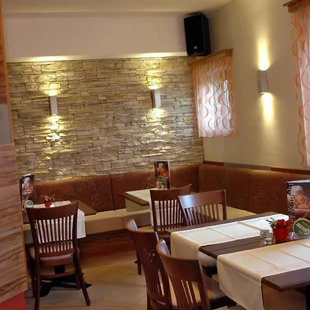 Gaestehaus Krappinger/pizzeria Mamma Mia Gæstehus
